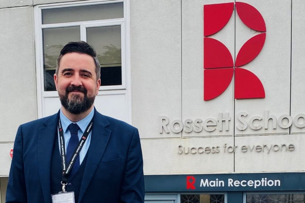 Tim-Milburn-at-Rossett-School